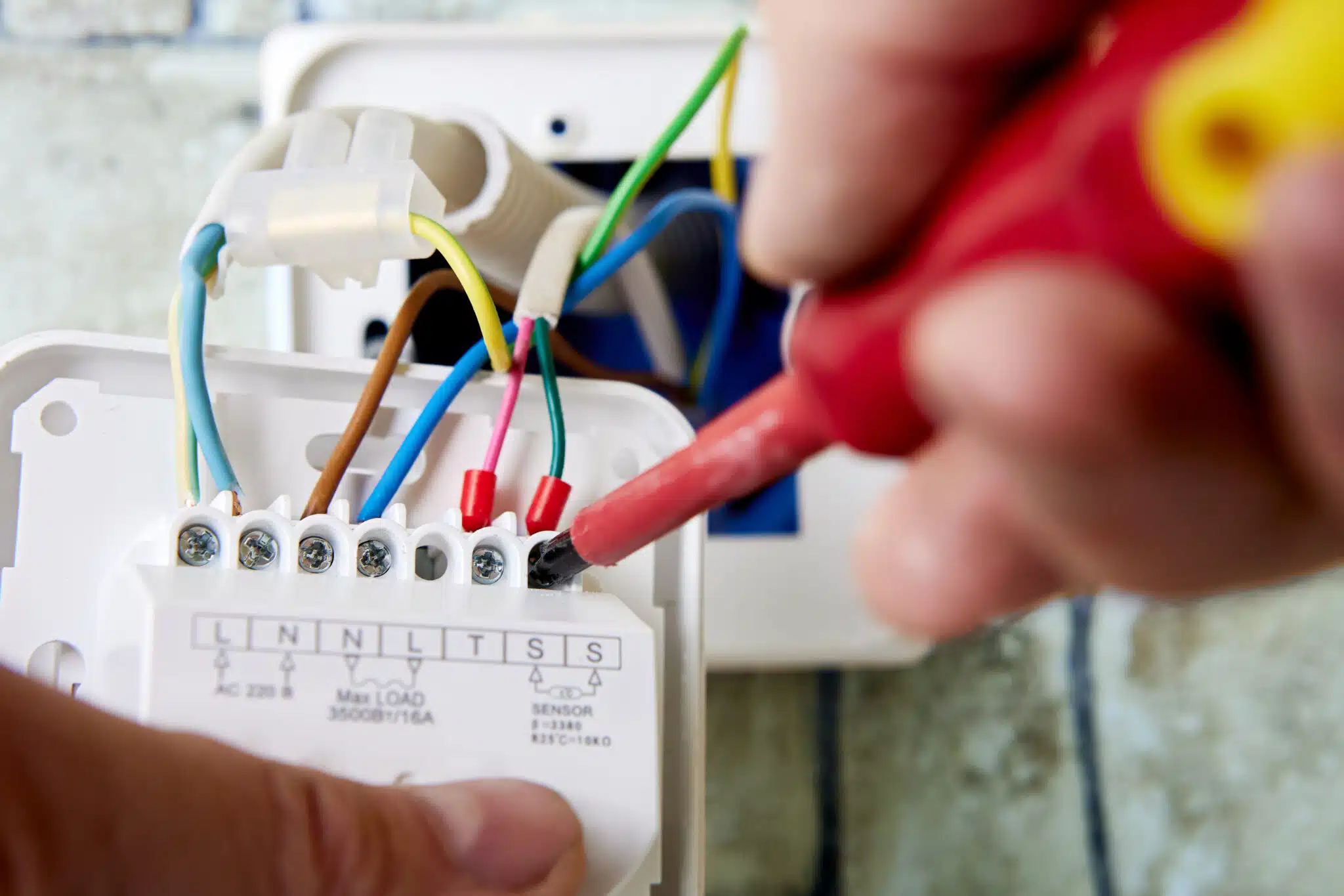 Resolving faulty wiring thermostat issue, Thermostat Not Working.